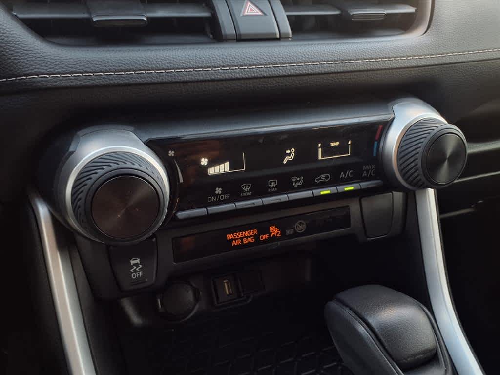 Thumbnail: 2022 Toyota RAV4 - 24