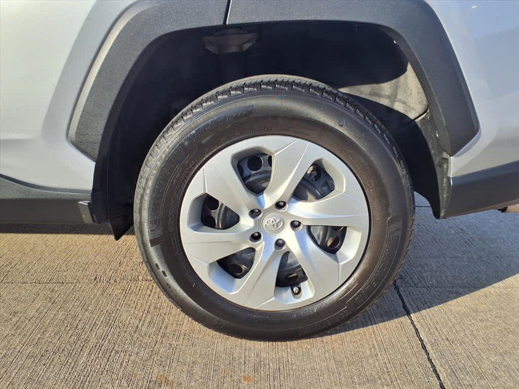 Thumbnail: 2022 Toyota RAV4 - 8