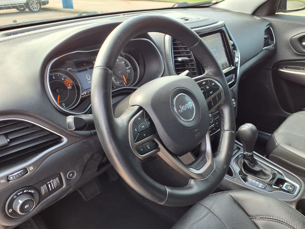 Used 2019 Jeep Cherokee Limited FWD SUV
