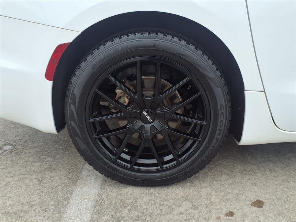 Thumbnail: 2018 Chrysler Pacifica - 8