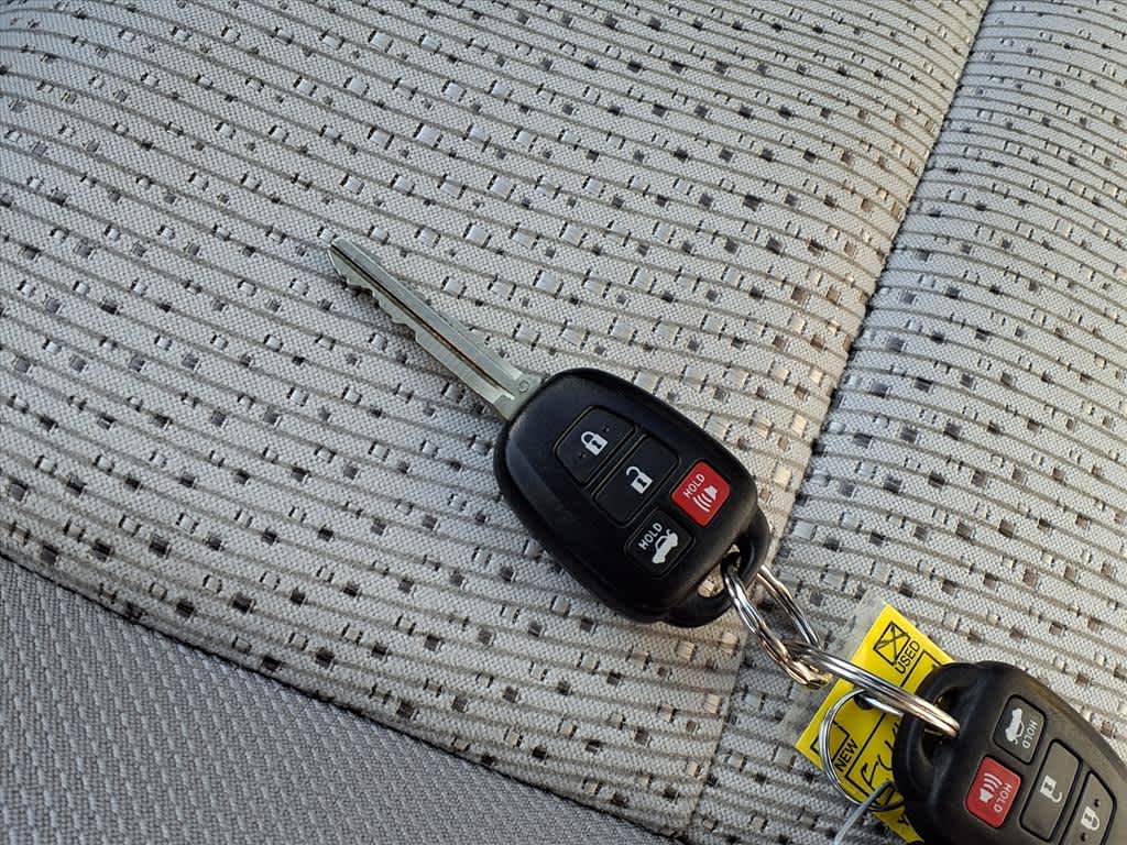 Thumbnail: 2014 Toyota Camry - 24