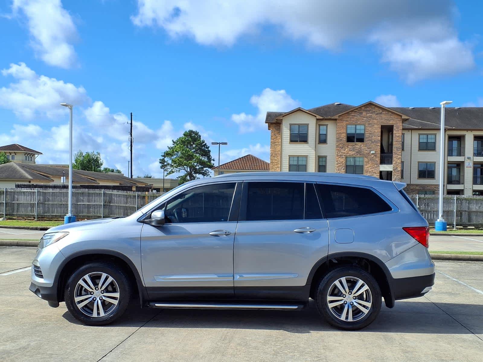 Thumbnail: 2017 Honda Pilot - 3