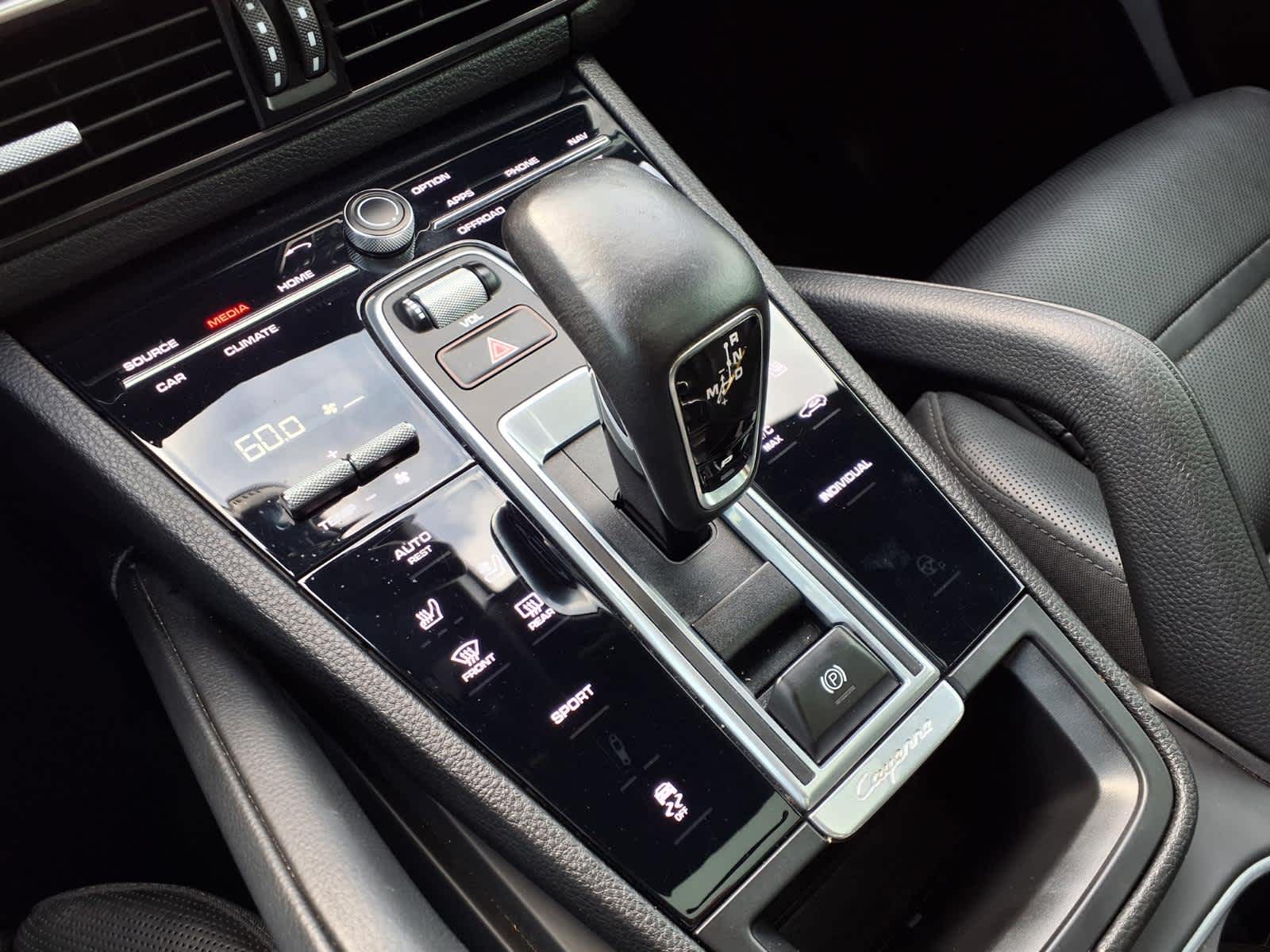 Thumbnail: 2022 Porsche Cayenne - 17