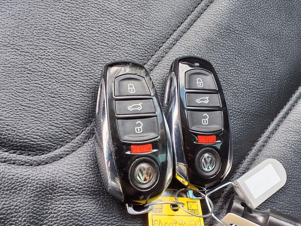 Thumbnail: 2015 Volkswagen Touareg - 24