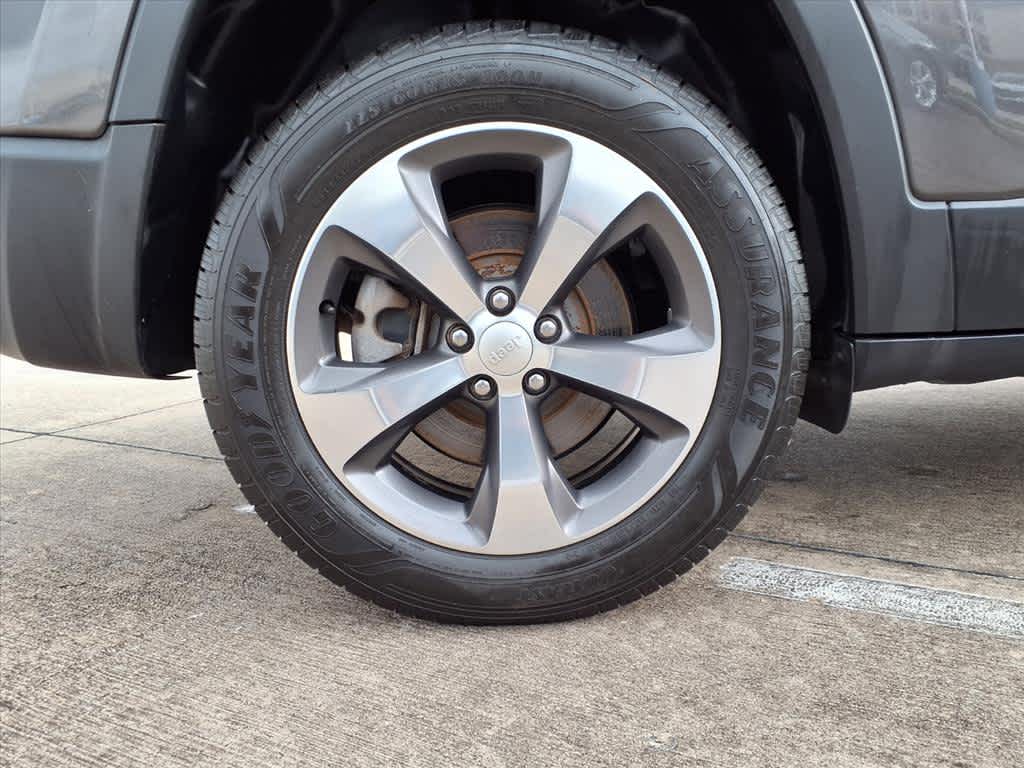 Thumbnail: 2020 Jeep Cherokee - 10