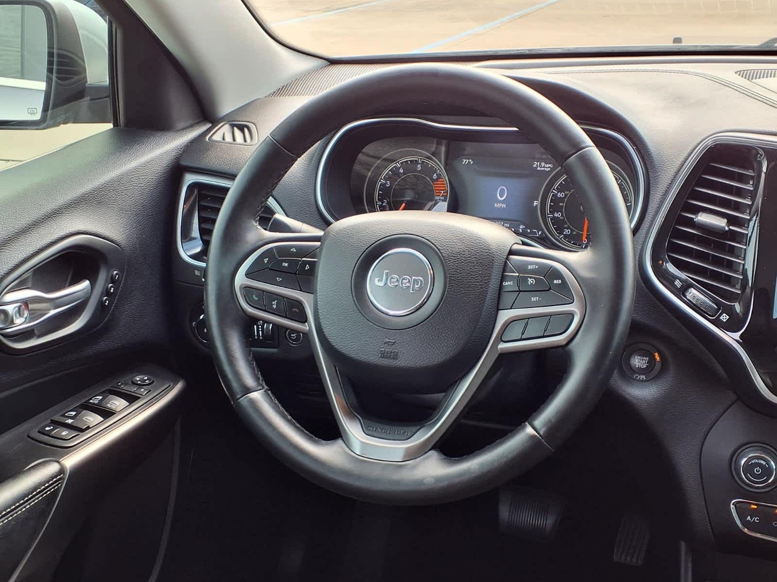 Thumbnail: 2019 Jeep Cherokee - 15