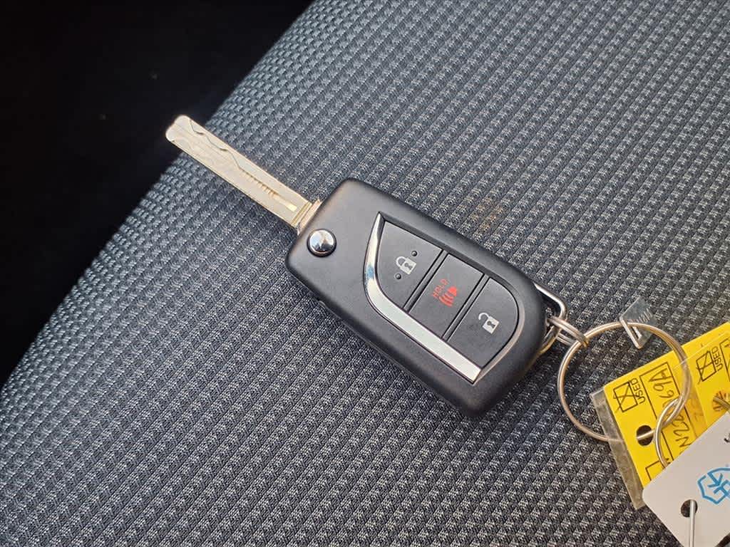 Thumbnail: 2022 Toyota RAV4 - 20