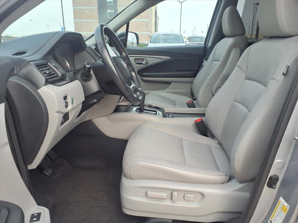 Thumbnail: 2019 Honda Pilot - 11