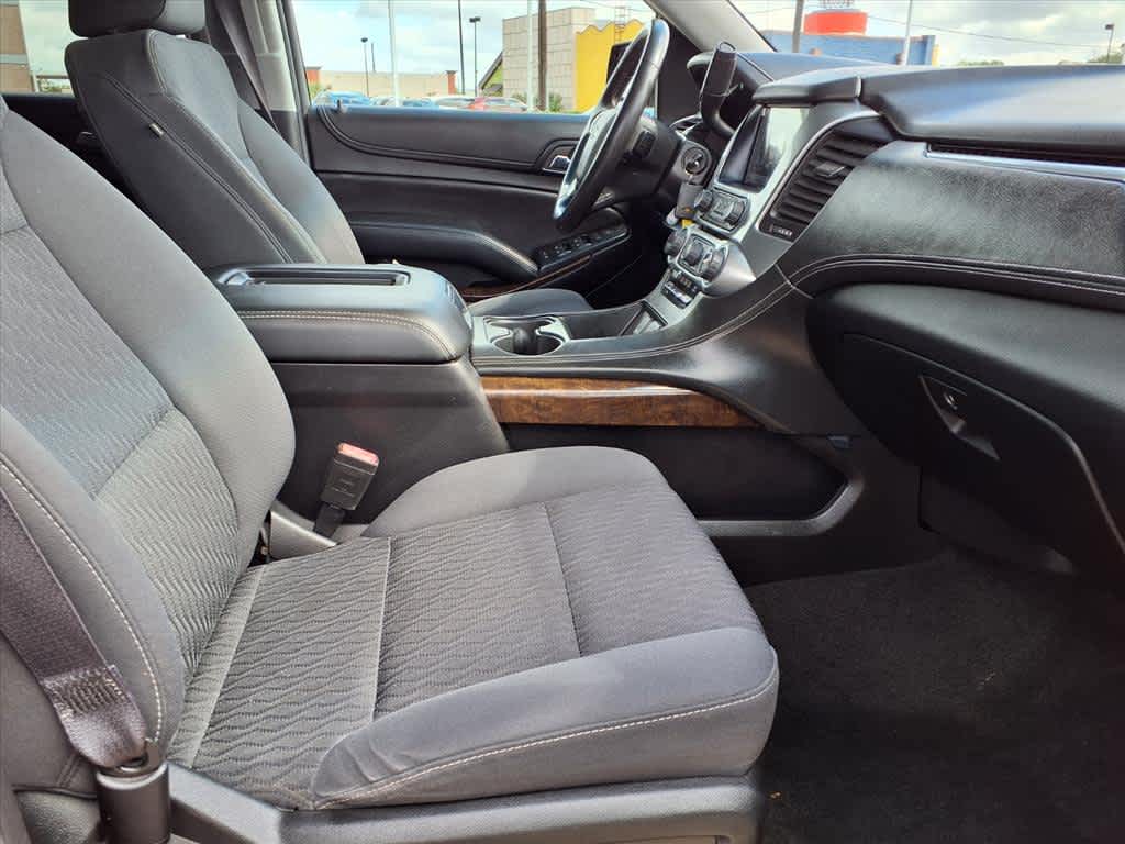 Thumbnail: 2017 Chevrolet Tahoe - 14