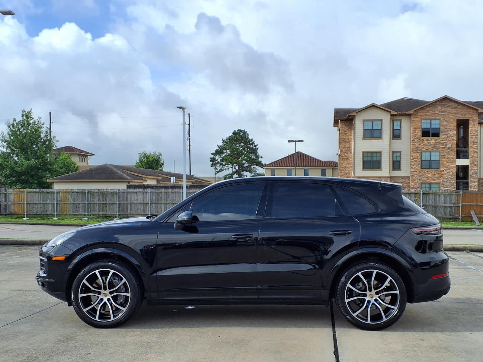 Thumbnail: 2022 Porsche Cayenne - 3