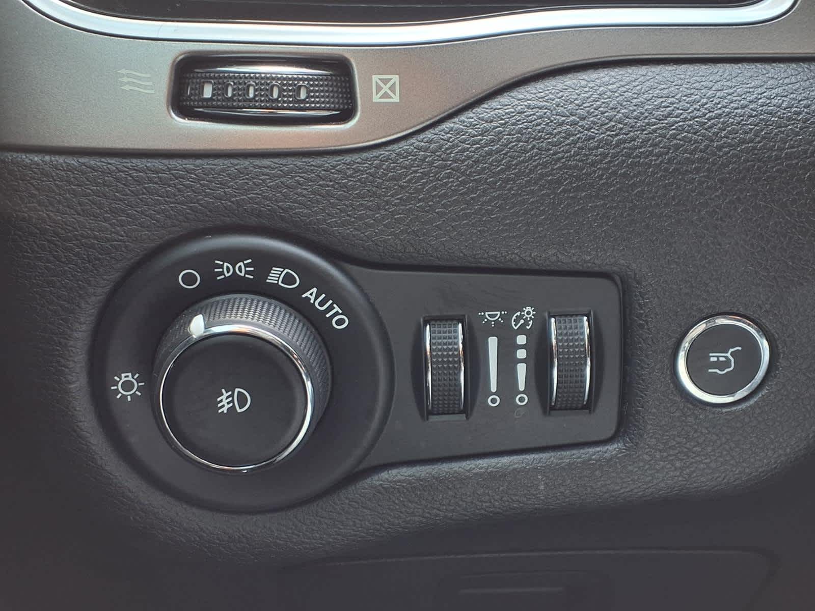 Thumbnail: 2019 Jeep Cherokee - 20