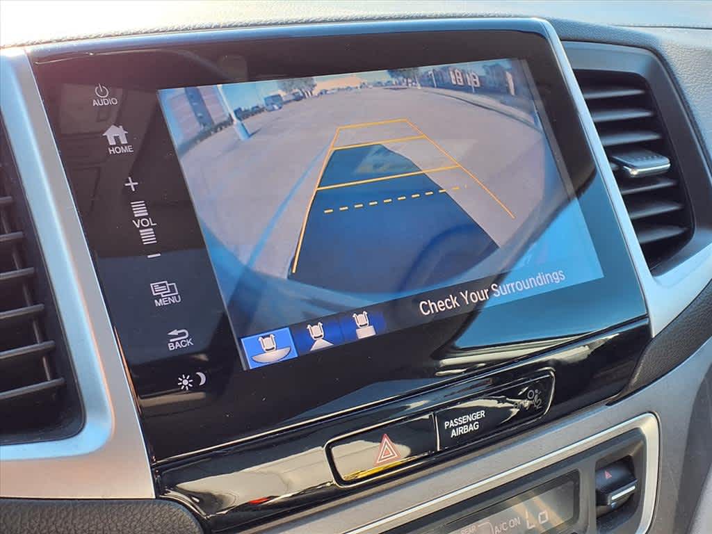 Thumbnail: 2017 Honda Pilot - 21