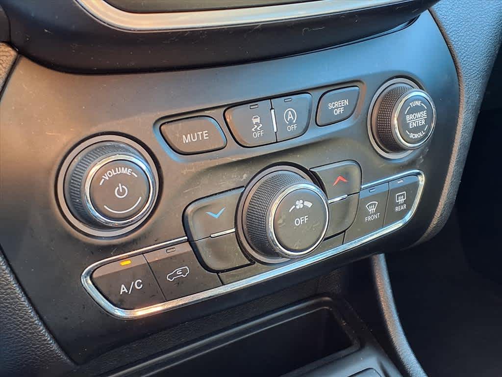 Thumbnail: 2020 Jeep Cherokee - 19