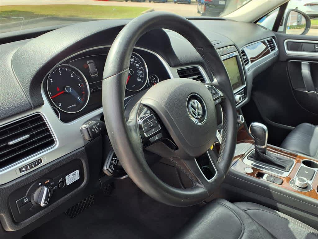 Thumbnail: 2015 Volkswagen Touareg - 2
