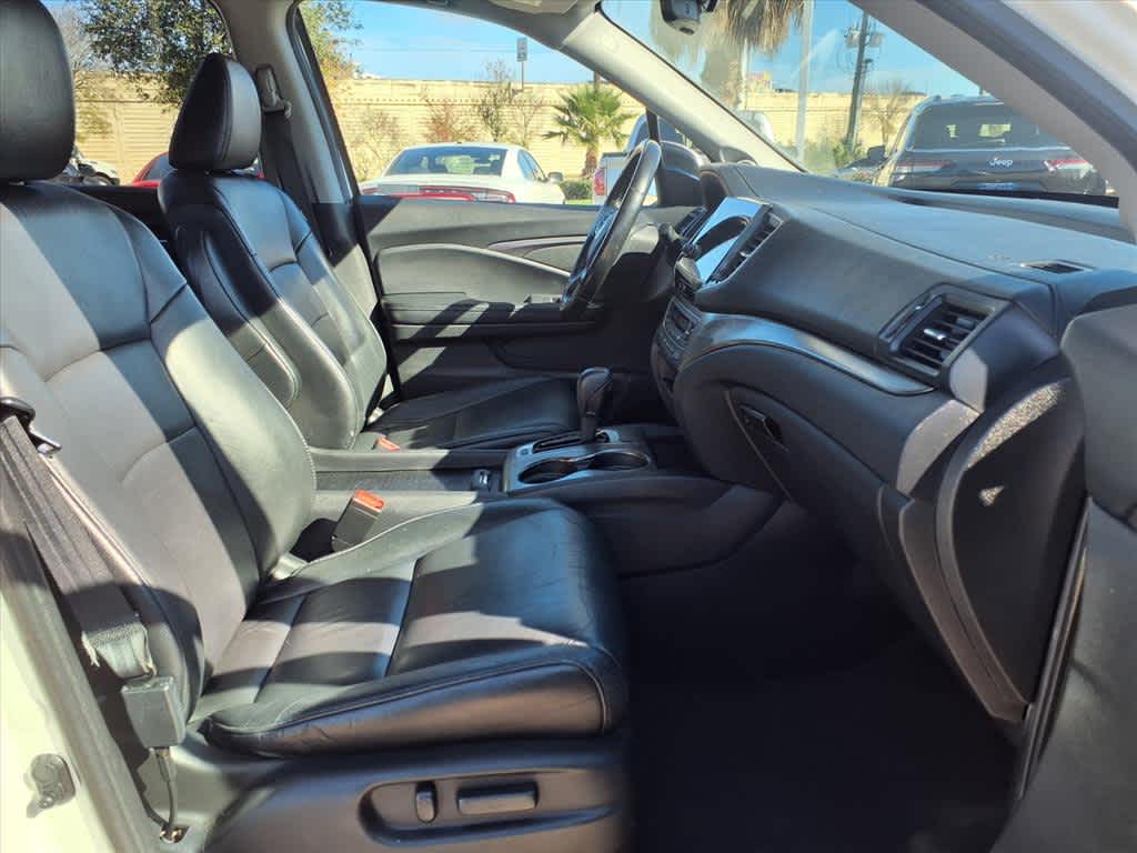 Thumbnail: 2019 Honda Pilot - 14