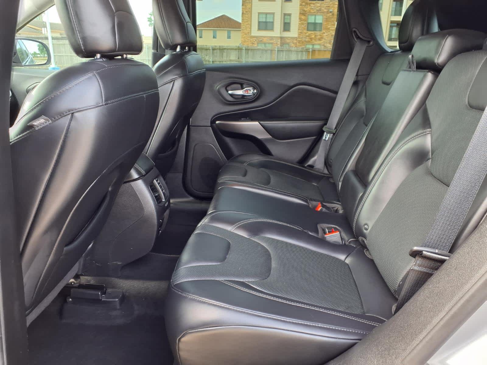 Thumbnail: 2019 Jeep Cherokee - 13
