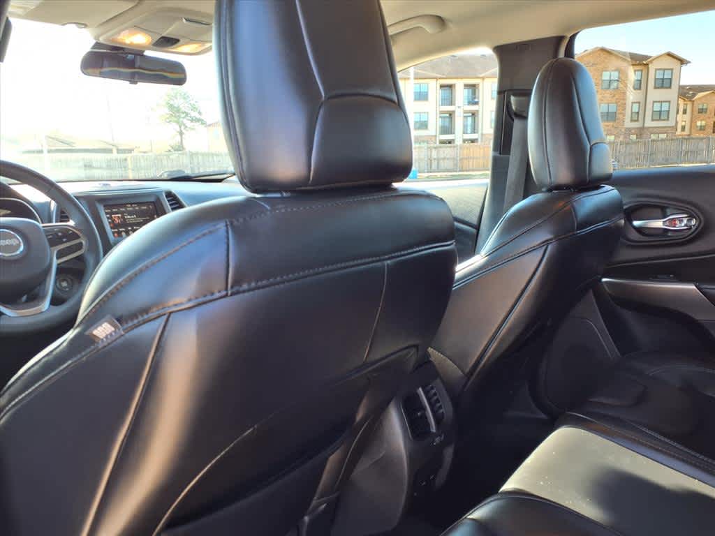 Thumbnail: 2020 Jeep Cherokee - 12