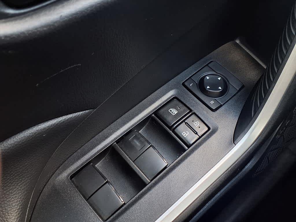 Thumbnail: 2022 Toyota RAV4 - 25