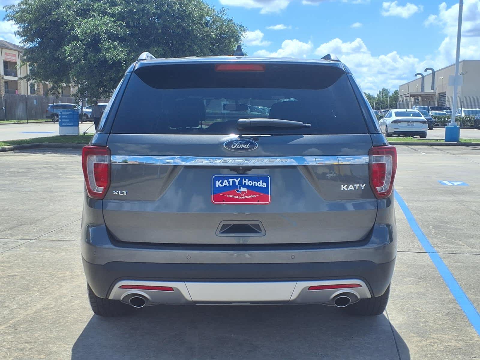 Thumbnail: 2017 Ford Explorer - 6