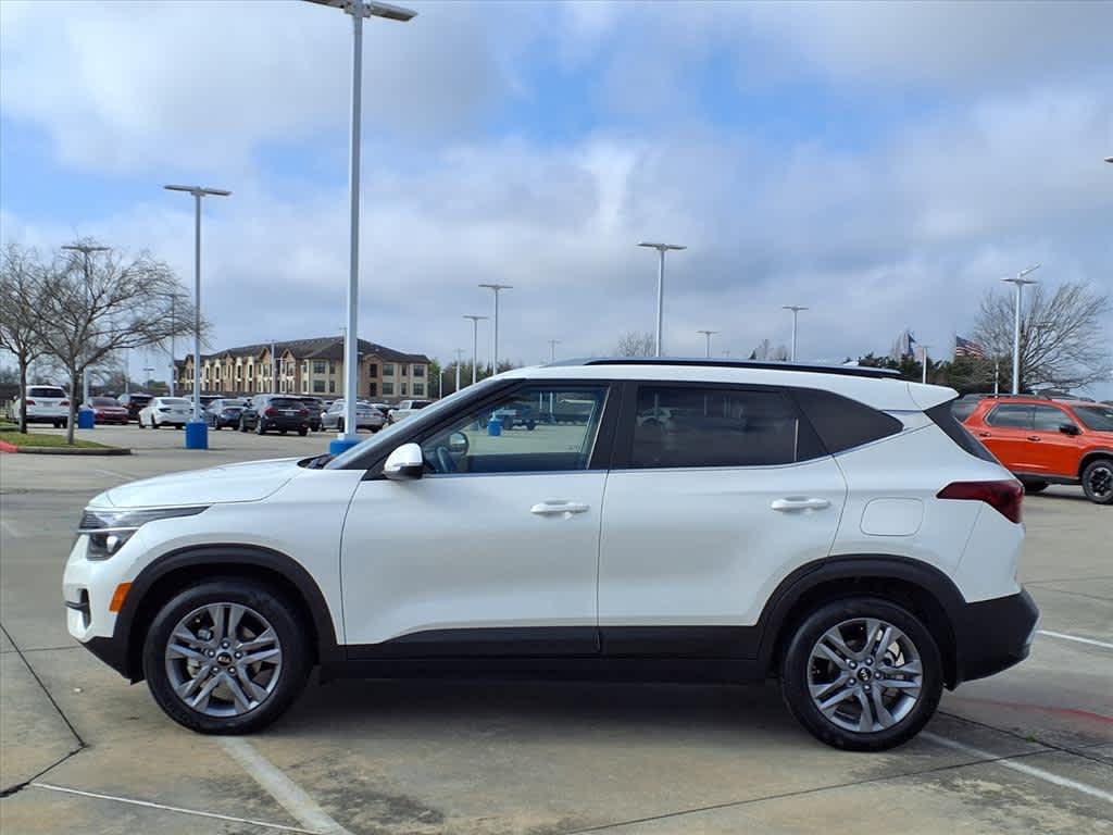 Thumbnail: 2021 Kia Seltos - 4