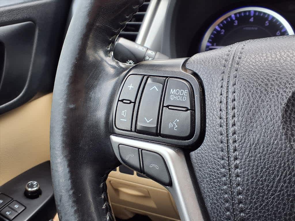 Thumbnail: 2019 Toyota Highlander - 21