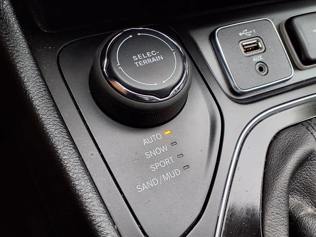 Thumbnail: 2020 Jeep Cherokee - 22