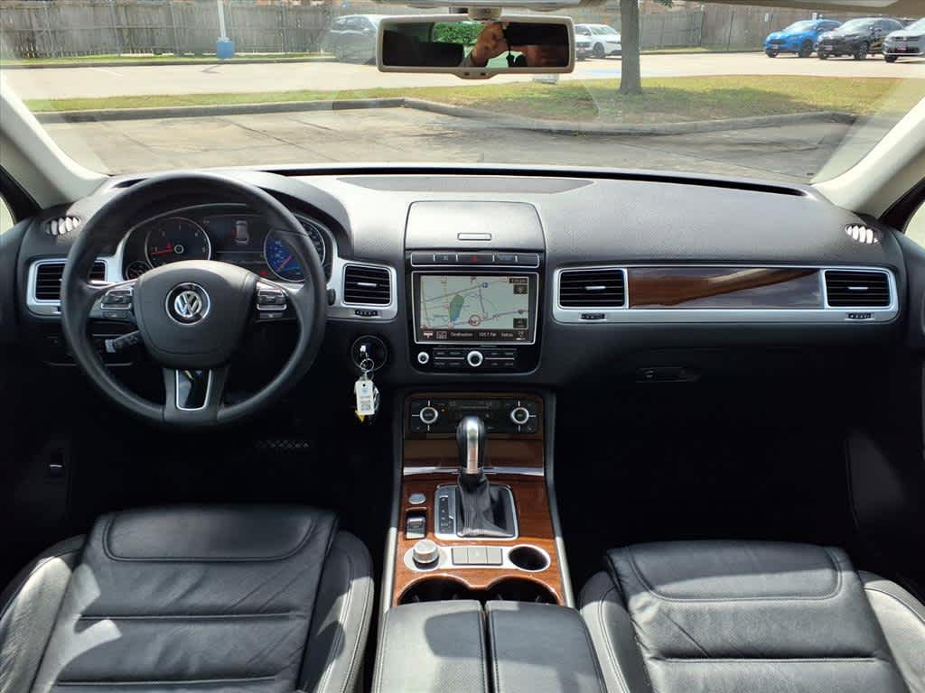 Thumbnail: 2015 Volkswagen Touareg - 9