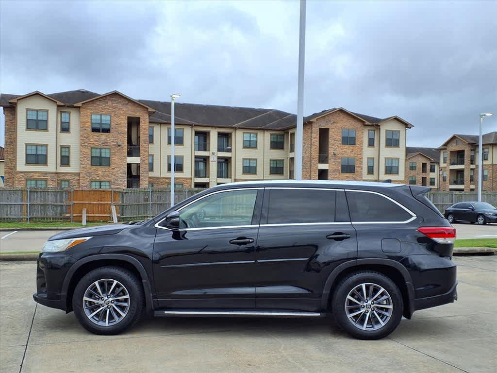 Thumbnail: 2019 Toyota Highlander - 4