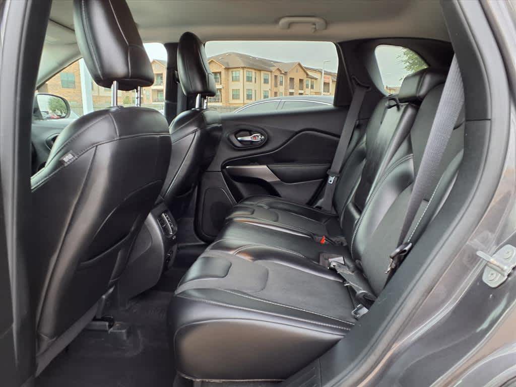 Thumbnail: 2020 Jeep Cherokee - 14