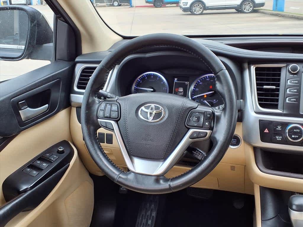 Thumbnail: 2019 Toyota Highlander - 14