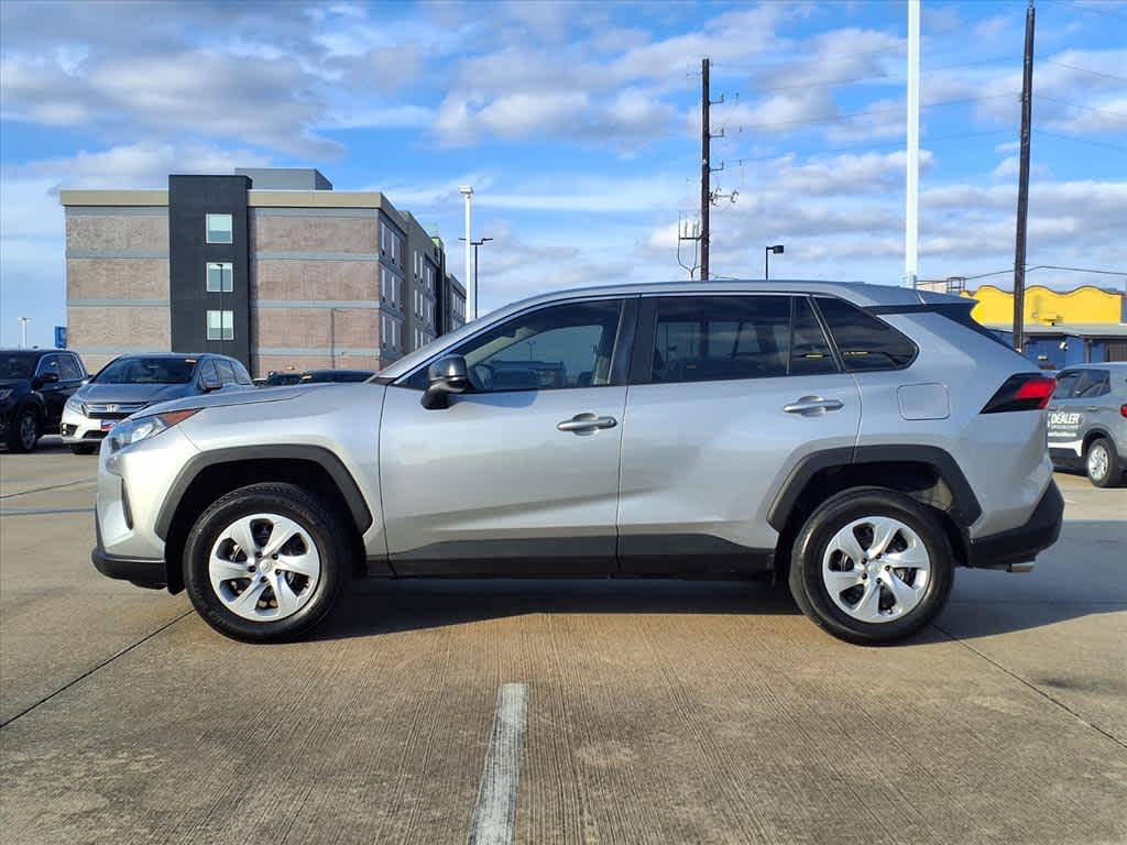 Thumbnail: 2022 Toyota RAV4 - 3