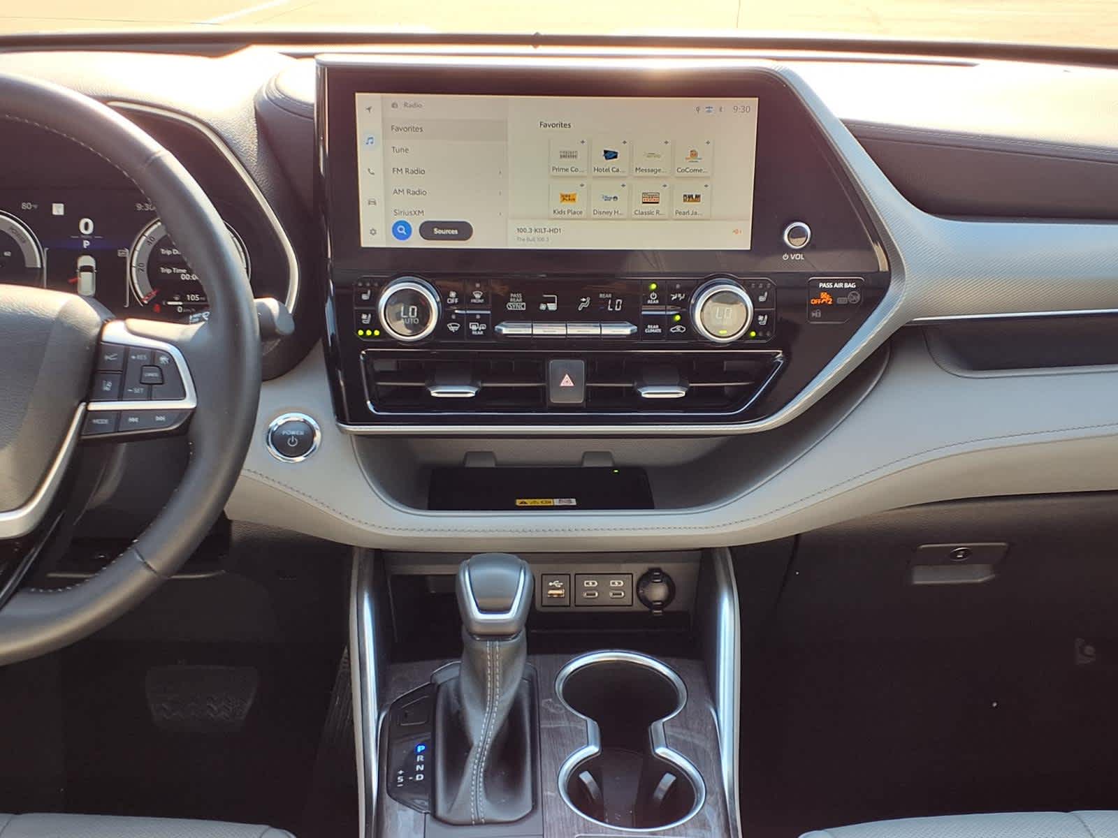 Thumbnail: 2023 Toyota Highlander - 15