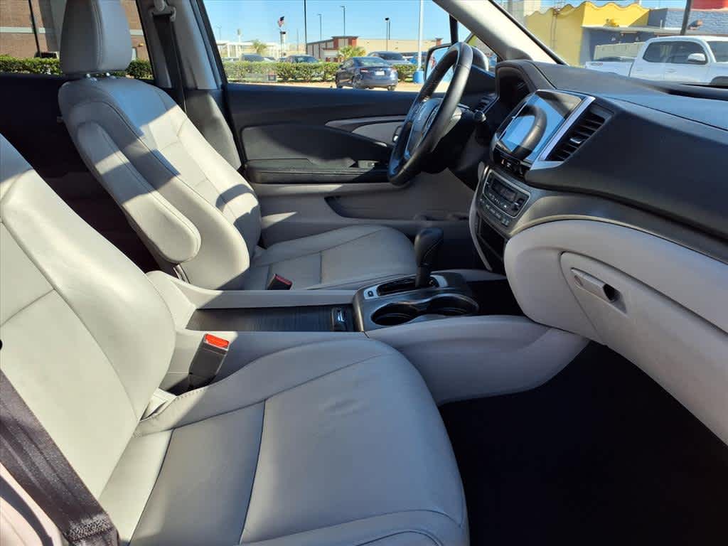 Thumbnail: 2017 Honda Pilot - 15