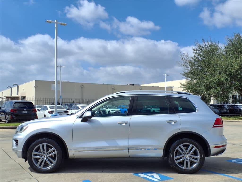 Thumbnail: 2015 Volkswagen Touareg - 4