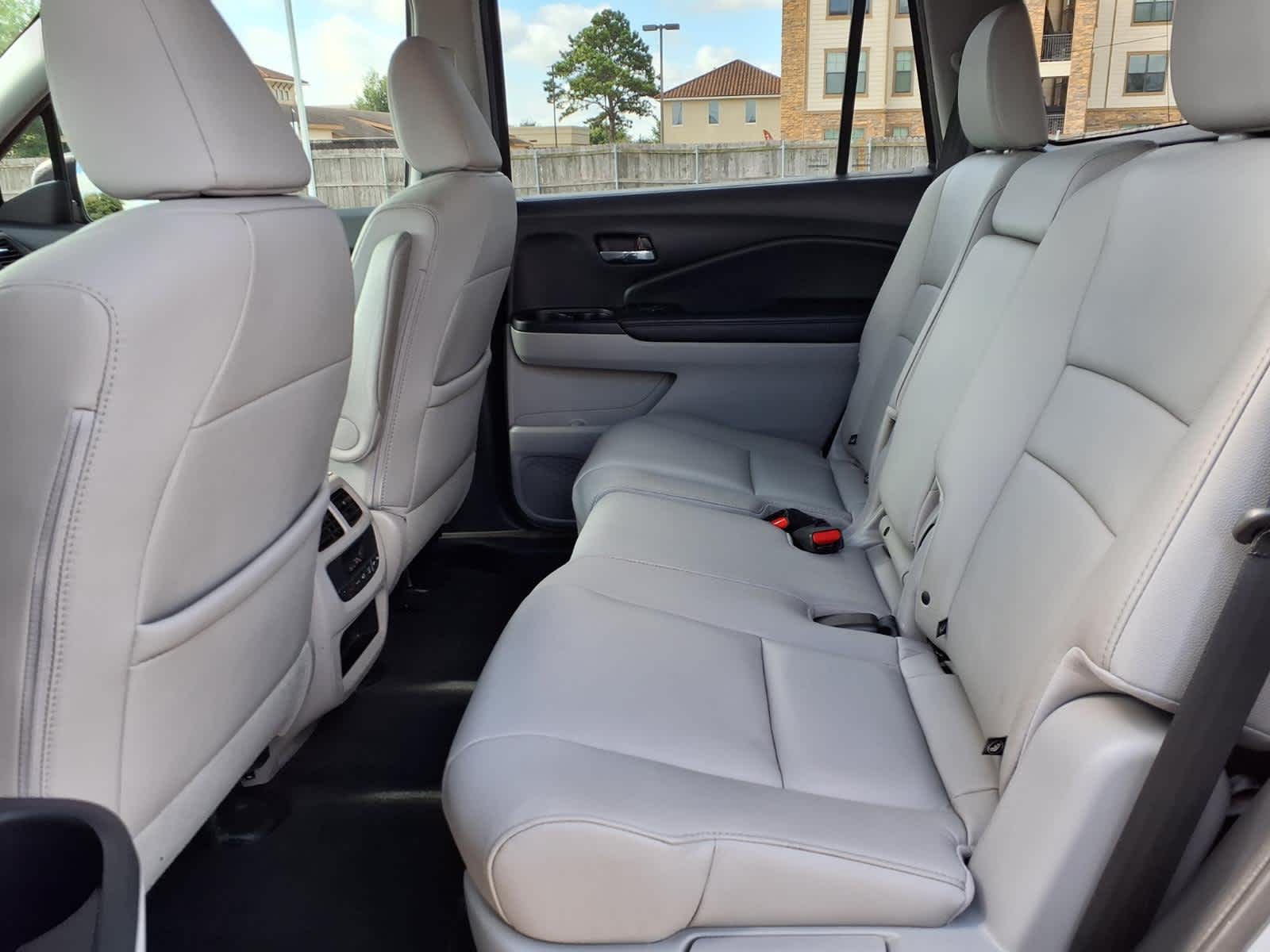 Thumbnail: 2017 Honda Pilot - 11