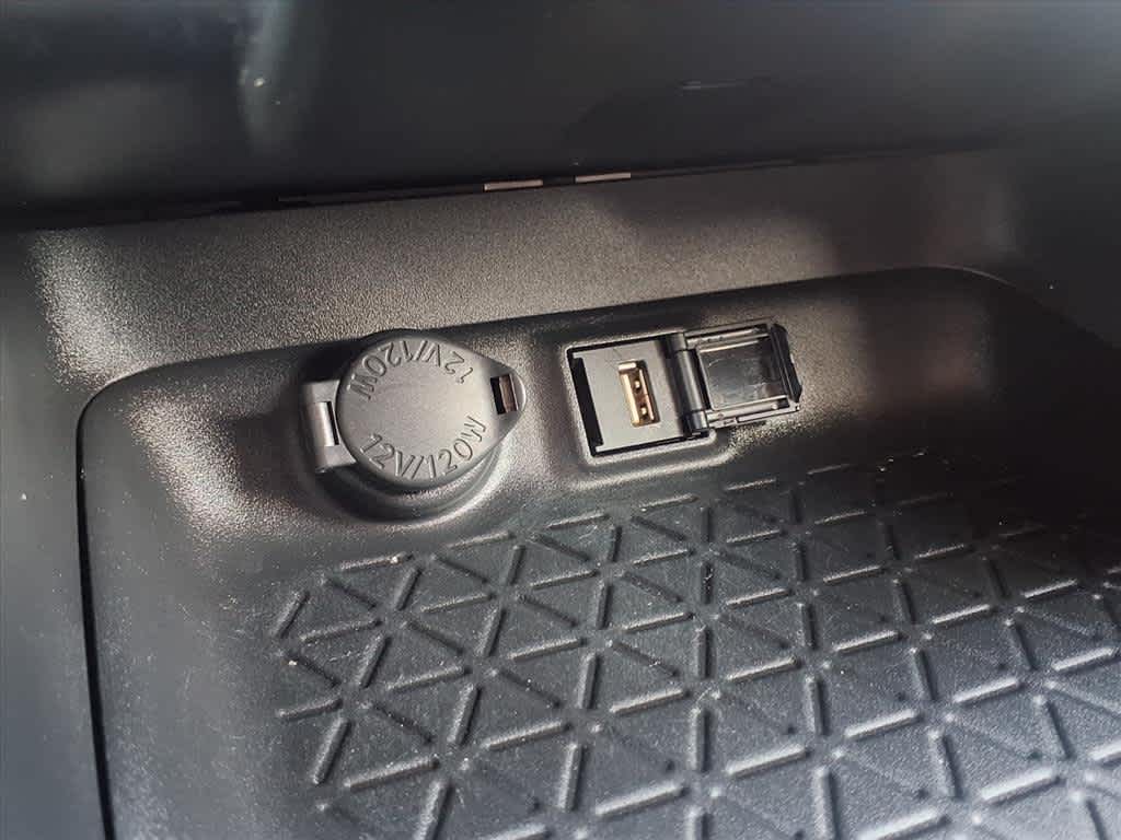 Thumbnail: 2022 Toyota RAV4 - 23