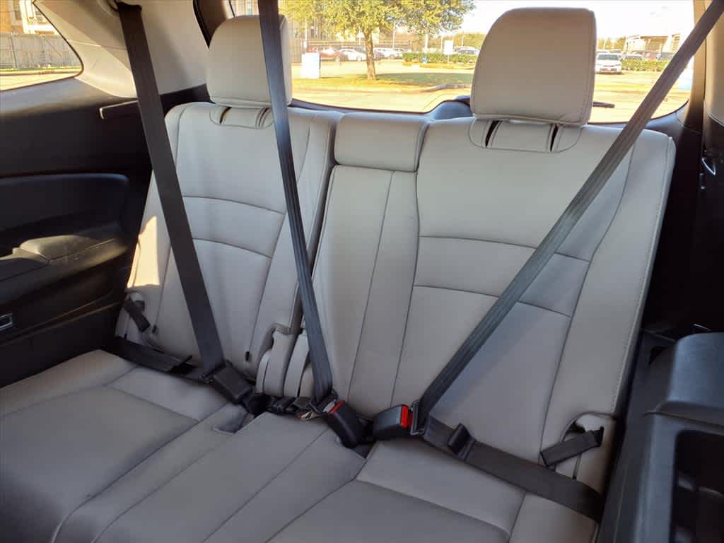 Thumbnail: 2017 Honda Pilot - 14