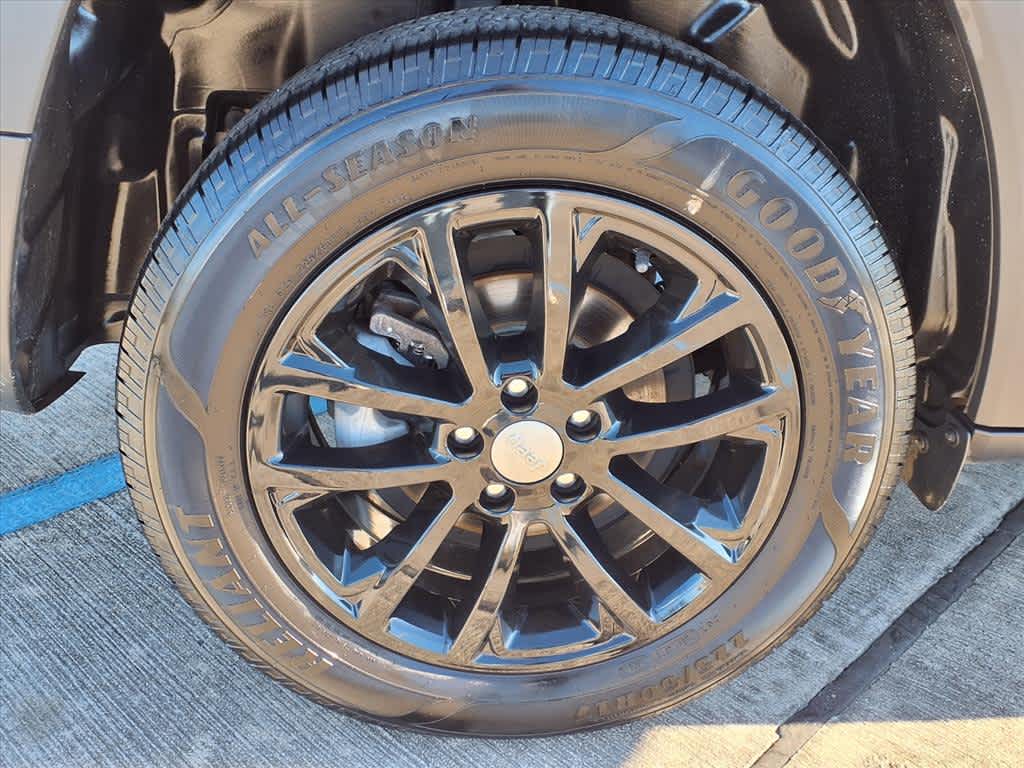 Thumbnail: 2020 Jeep Cherokee - 9