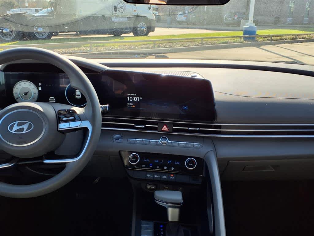 Thumbnail: 2024 Hyundai Elantra - 17