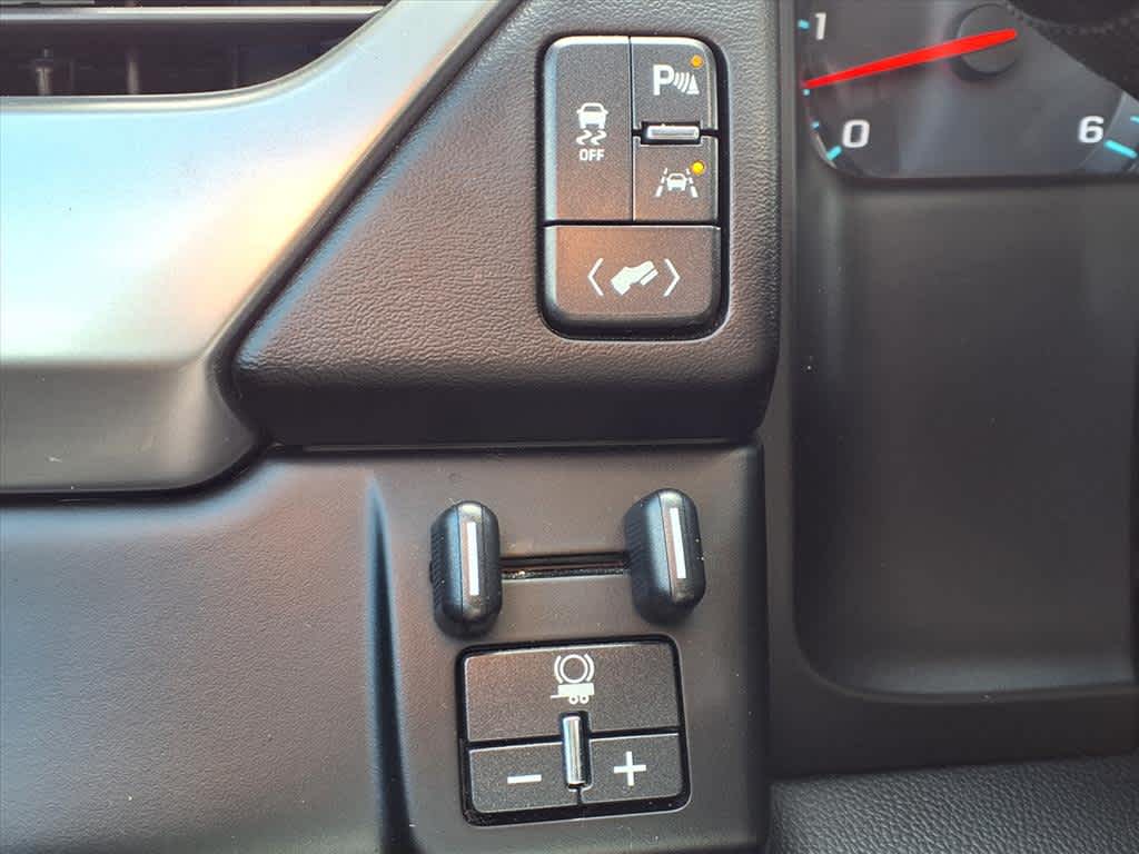 Thumbnail: 2017 Chevrolet Tahoe - 23