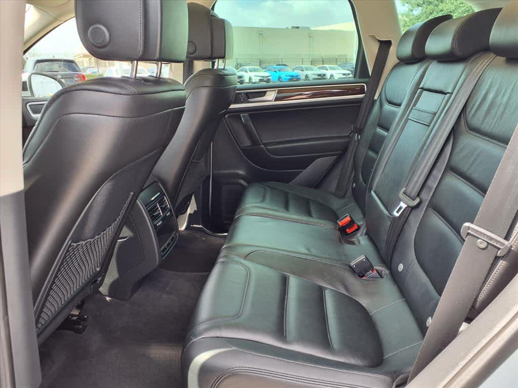 Thumbnail: 2015 Volkswagen Touareg - 11