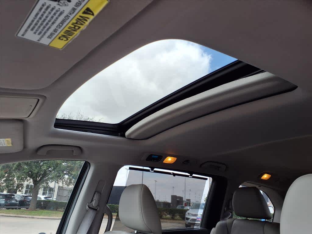 Thumbnail: 2013 Honda Odyssey - 17