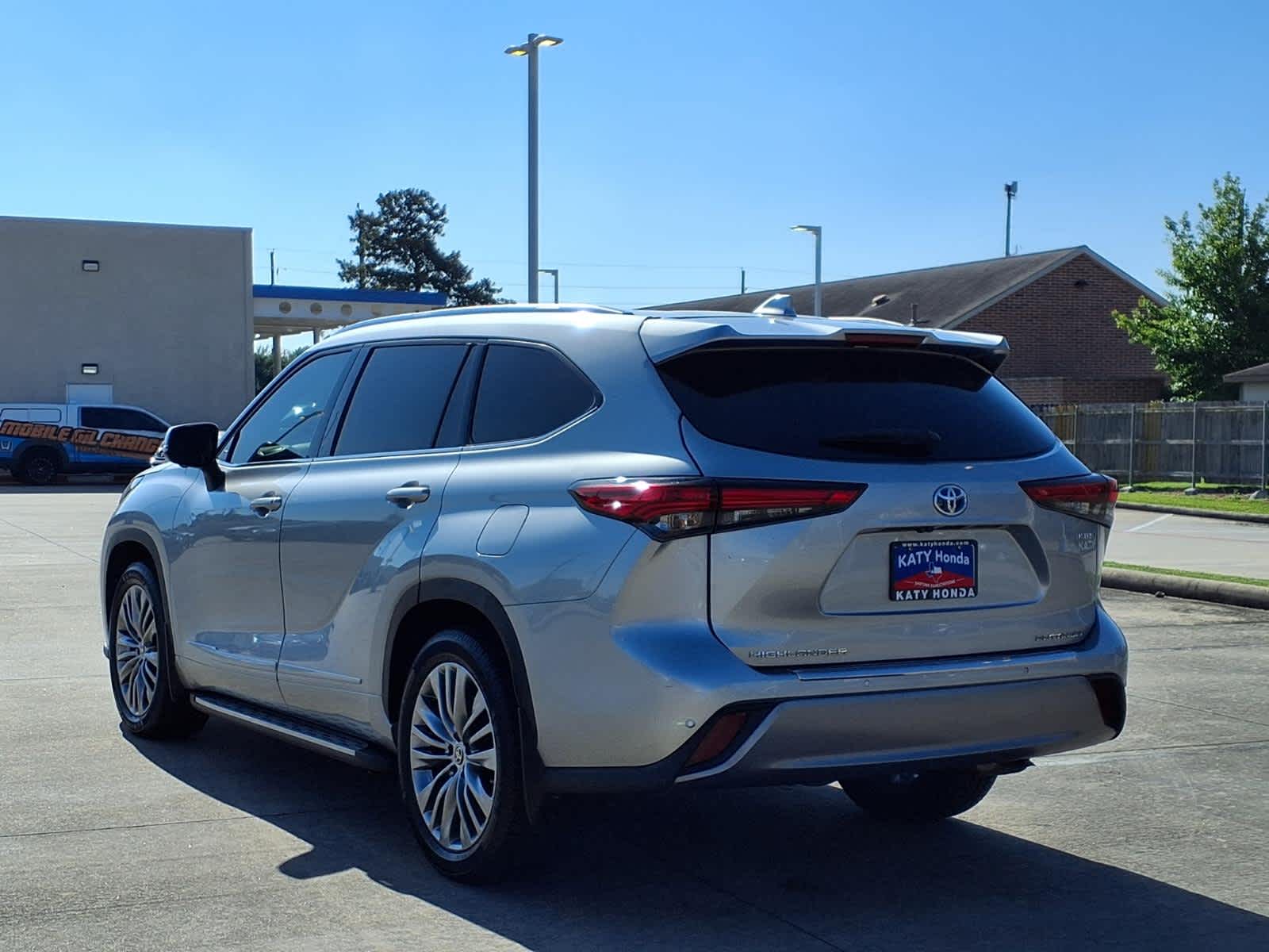 Thumbnail: 2023 Toyota Highlander - 5