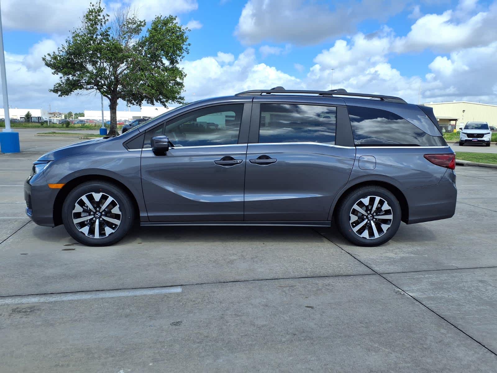 Thumbnail: 2026 Honda Odyssey - 3
