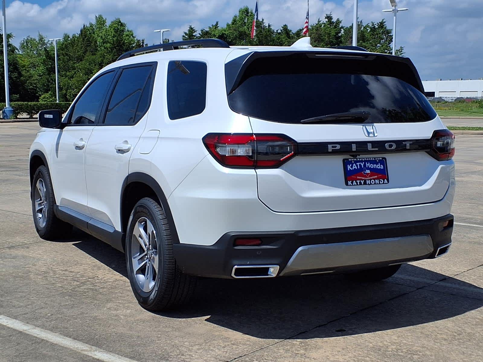 Thumbnail: 2026 Honda Pilot - 4