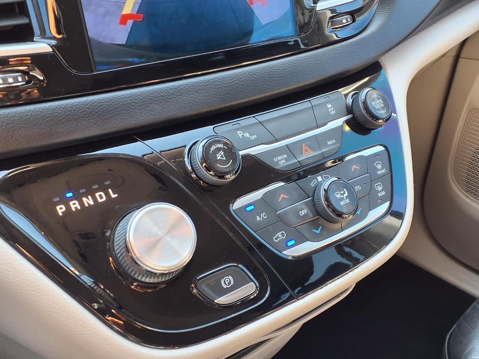 Thumbnail: 2017 Chrysler Pacifica - 19
