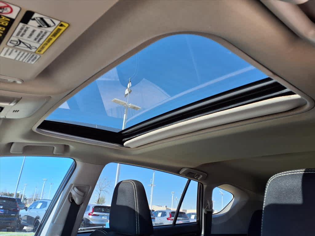 Thumbnail: 2017 Toyota RAV4 - 17