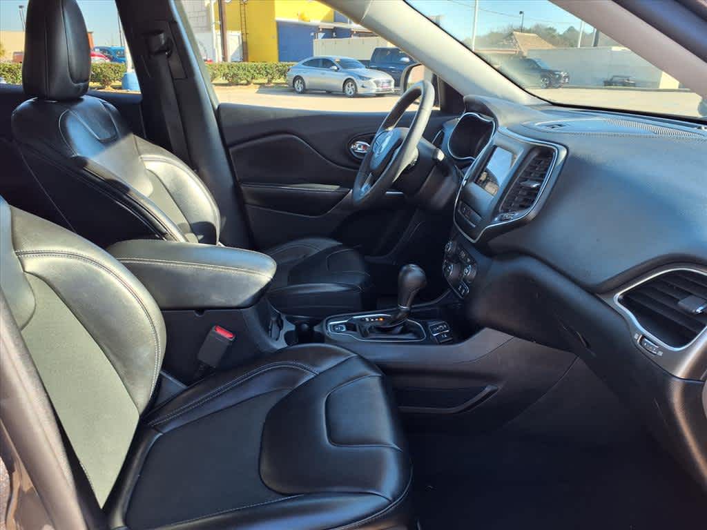 Thumbnail: 2020 Jeep Cherokee - 14