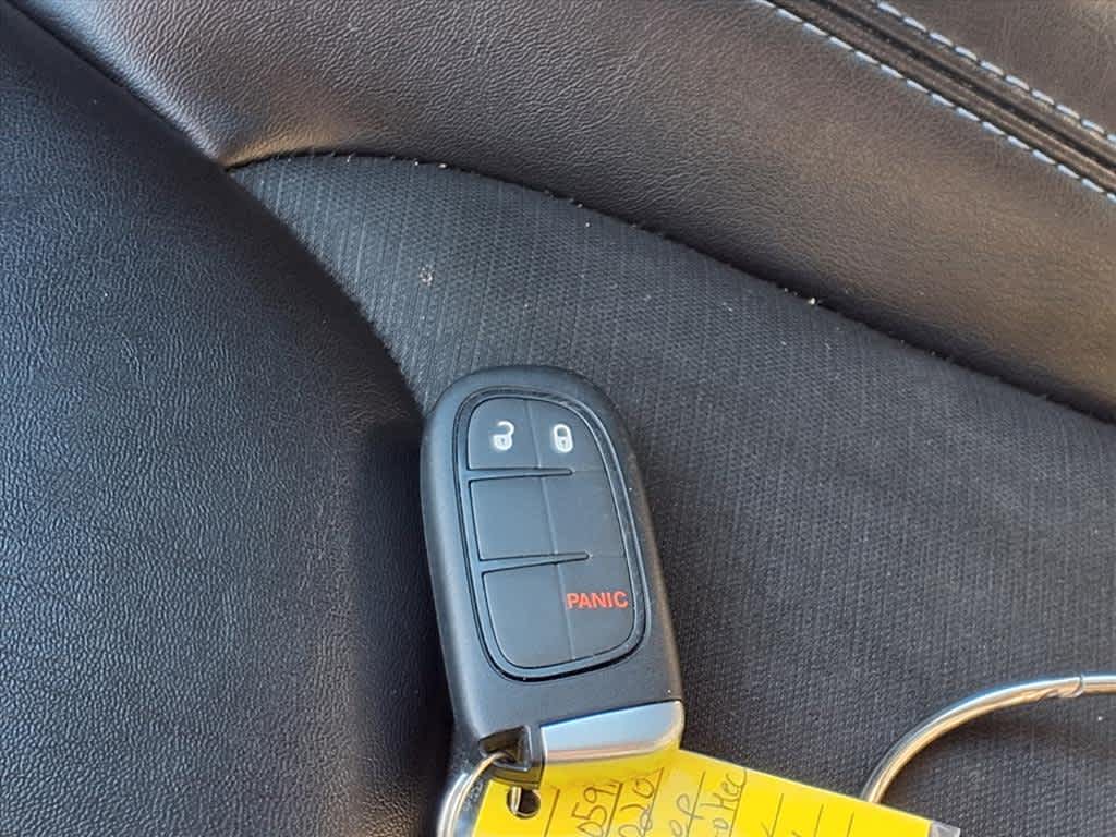 Thumbnail: 2020 Jeep Cherokee - 25