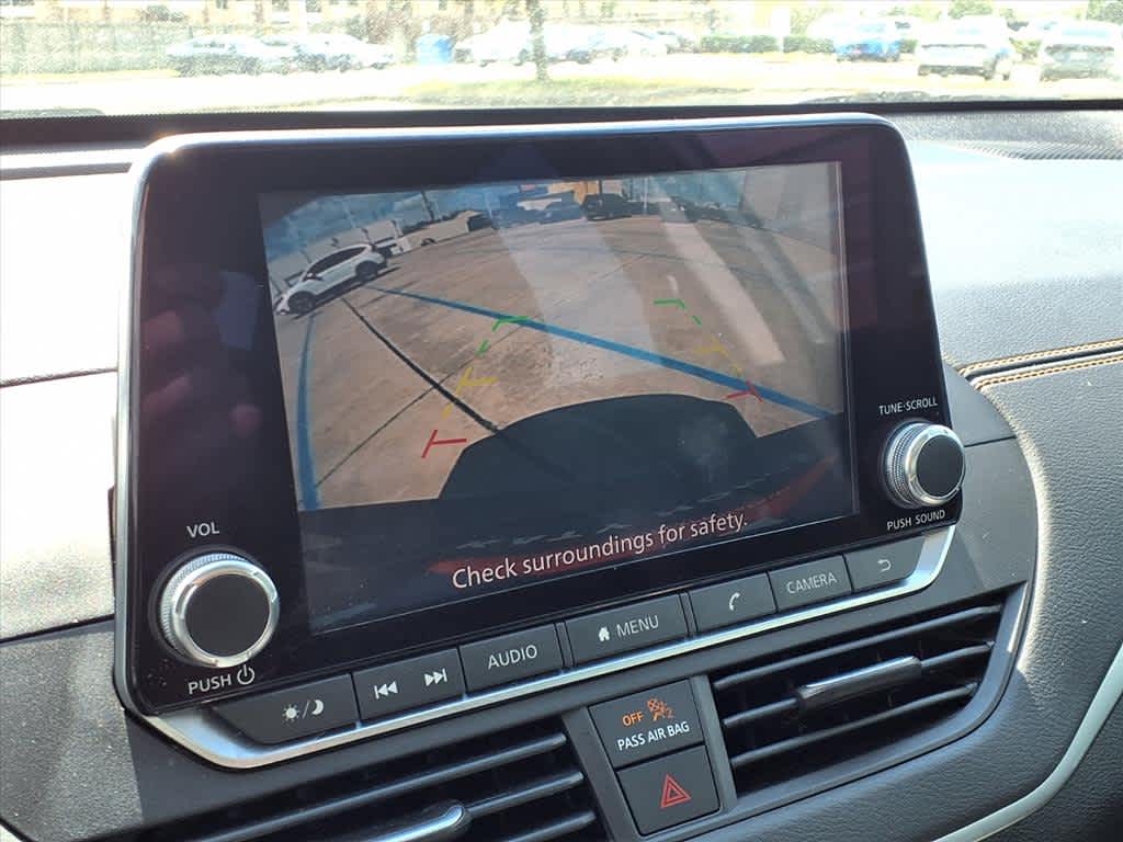 Thumbnail: 2019 Nissan Altima - 17